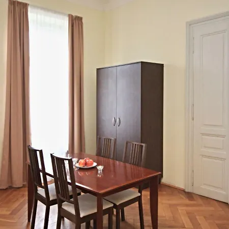 Riverbank-8 Apartment *